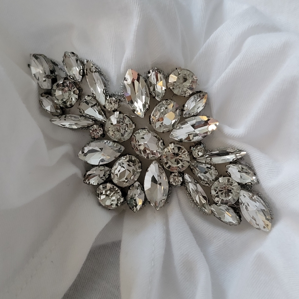 NWT Express Asymmetrical Brooch Side Shirt White & Silver Jewel Accent Cotton XL - Picture 8 of 12